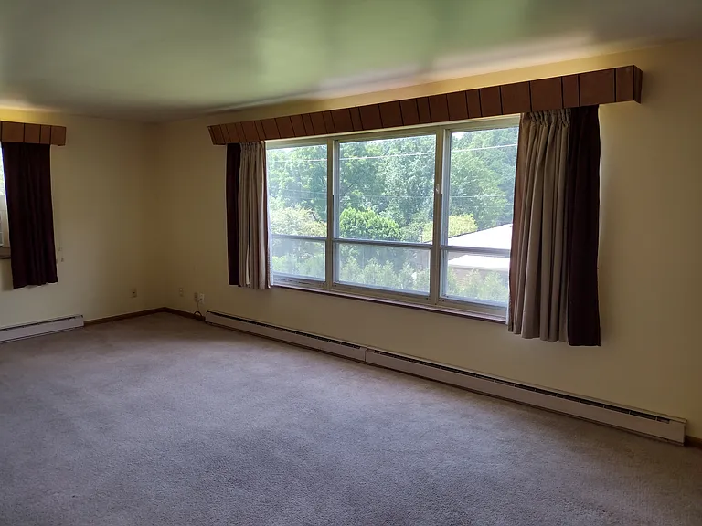824 Arbor St — Photo 3