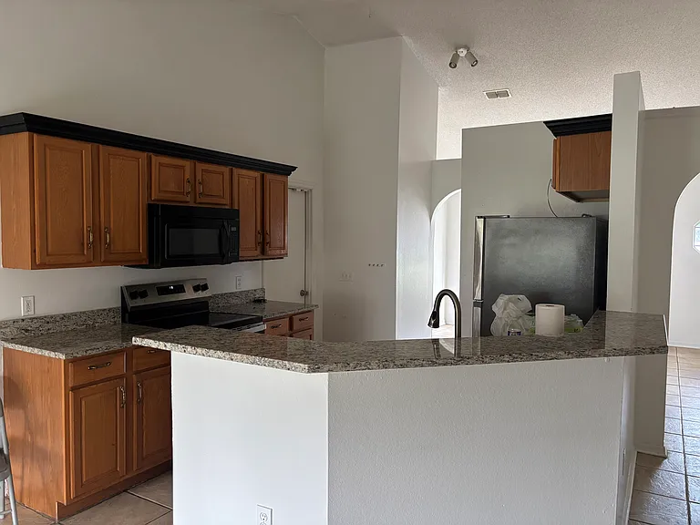 305 Cocoa Ct — Photo 2