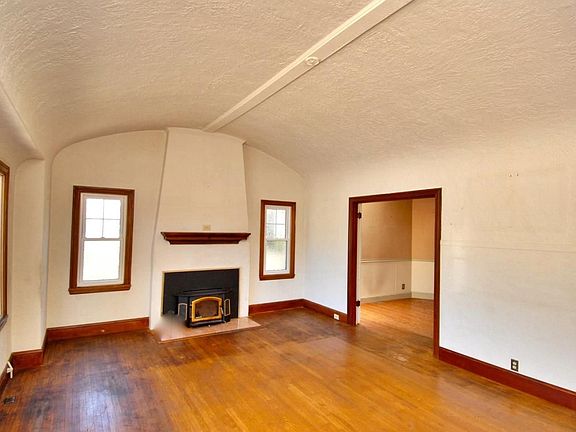 3rd image of 1021 Laguna Ave