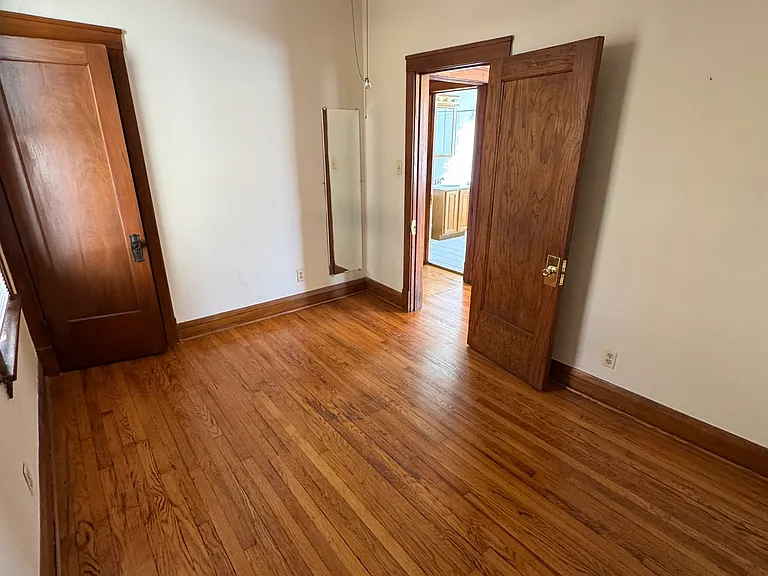 3853 N Hamlin Ave — Photo 10