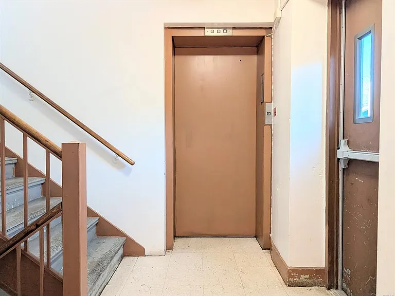 1071 E Main St #1 — Photo 23