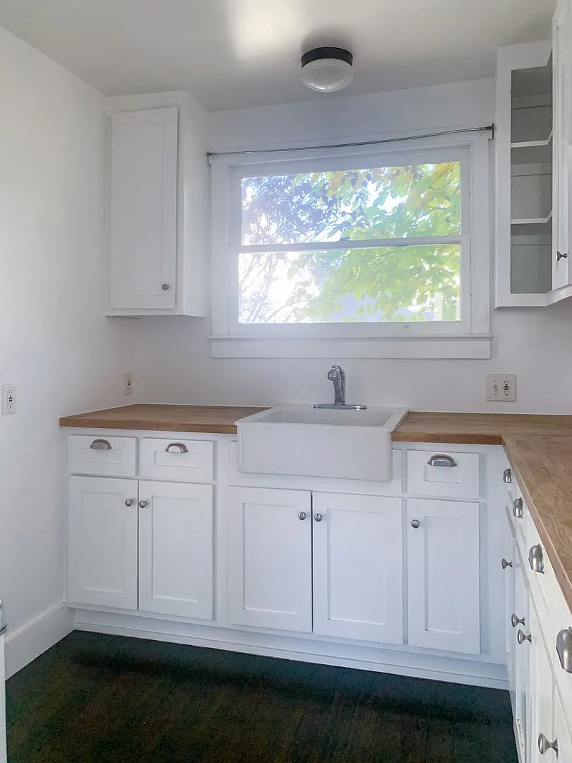 5670 York Blvd — Photo 4