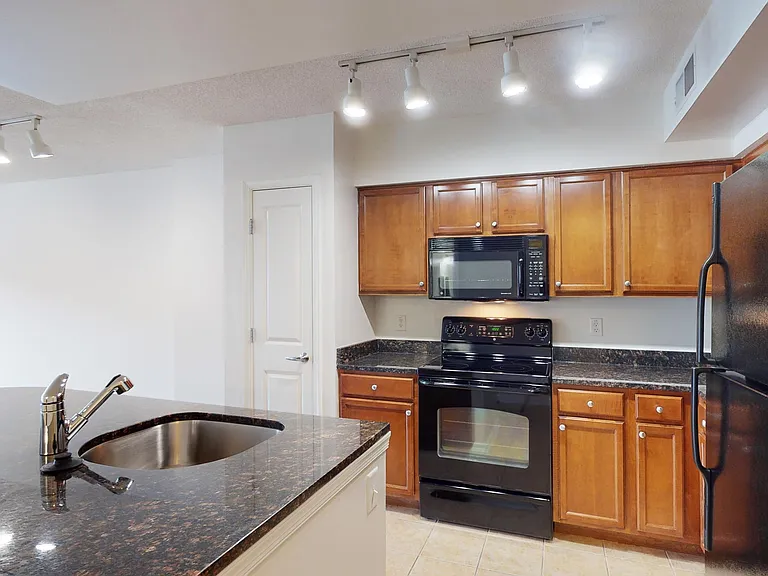 1301 Thomas Circle — Photo 27