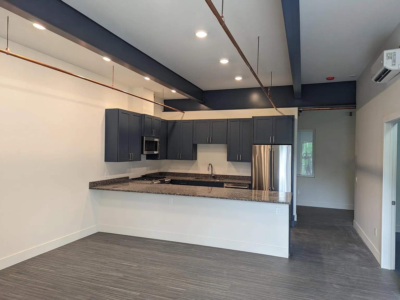 2 bed, 1.5 bath, 2500 sqft, $5,750 — Photo 1