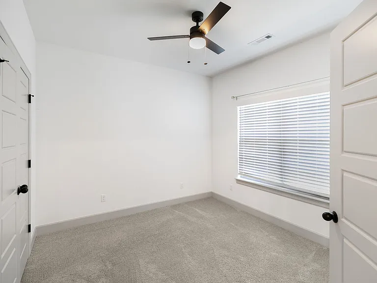 1001 Laux Ln — Photo 10