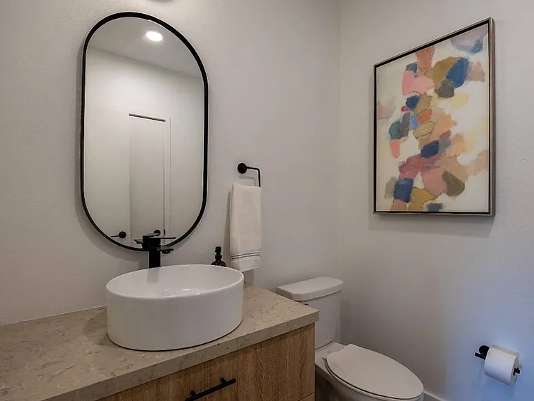 The Howard — Photo 8