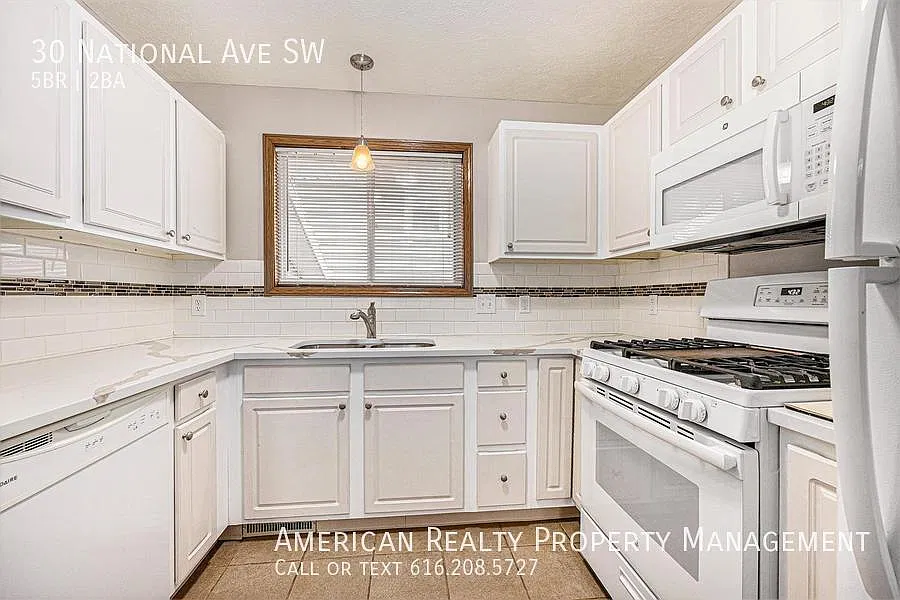 5 bed, 1700 sqft, $2,800 — Photo 4