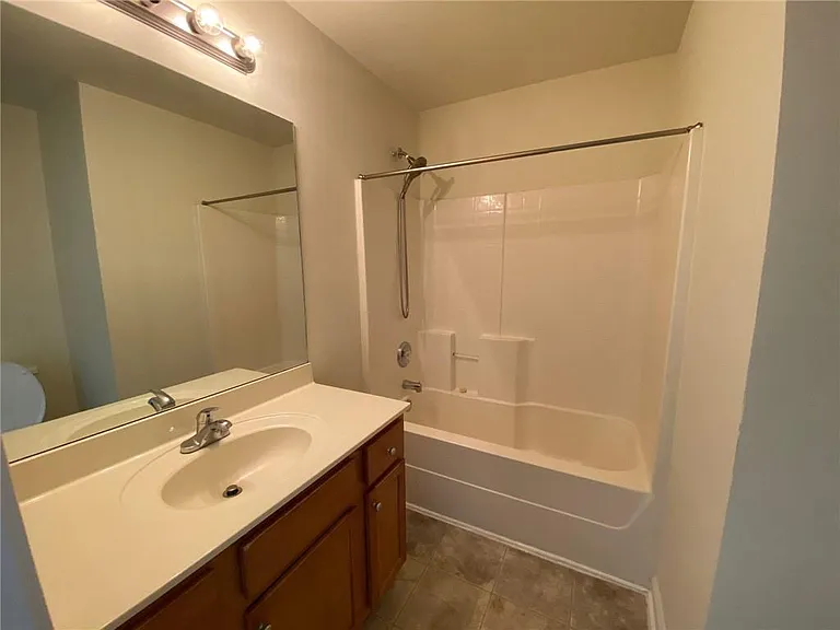 2146 Peach Shoals Cir — Photo 39