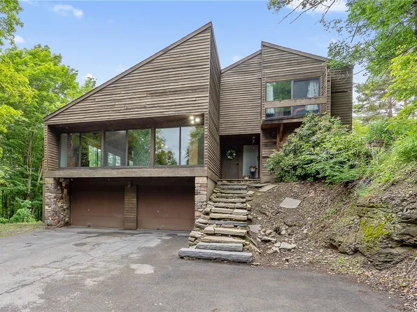 1524 Berry Rd, La Fayette, NY 13084