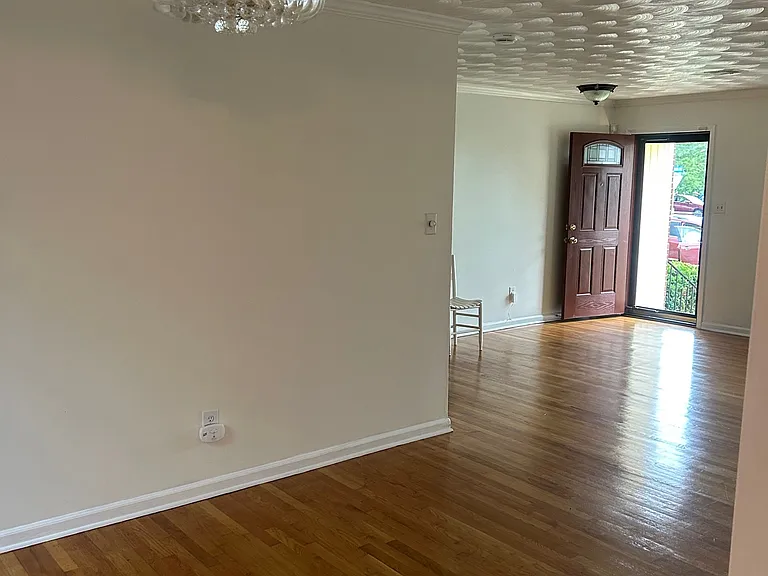 22 Pickett St — Photo 5