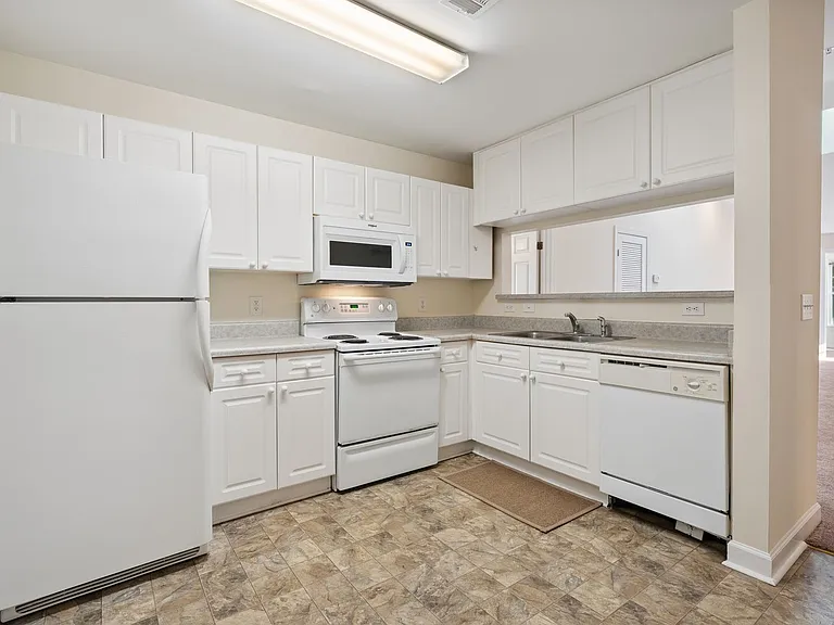 929 Morreene Rd #C31 — Photo 4
