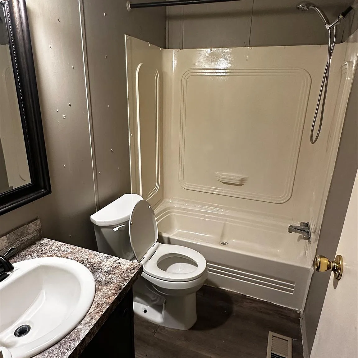 3 bed, 2.0 bath, 1216 sqft, $1,275 — Photo 4