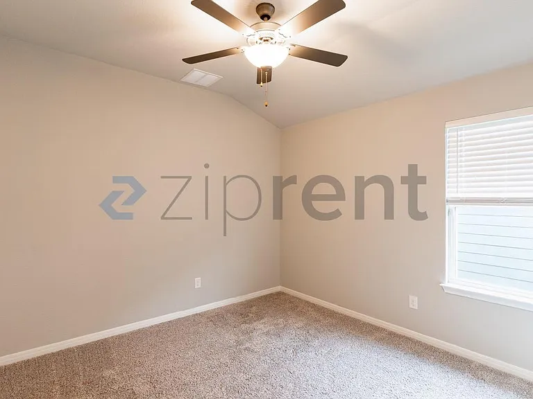 1520 Homestead Farms Dr — Photo 12