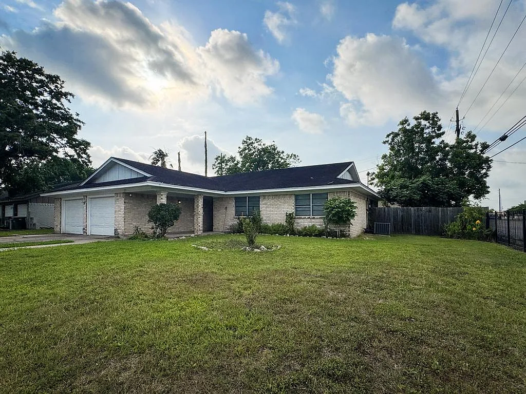 102 Tanglewood Dr — Photo 2