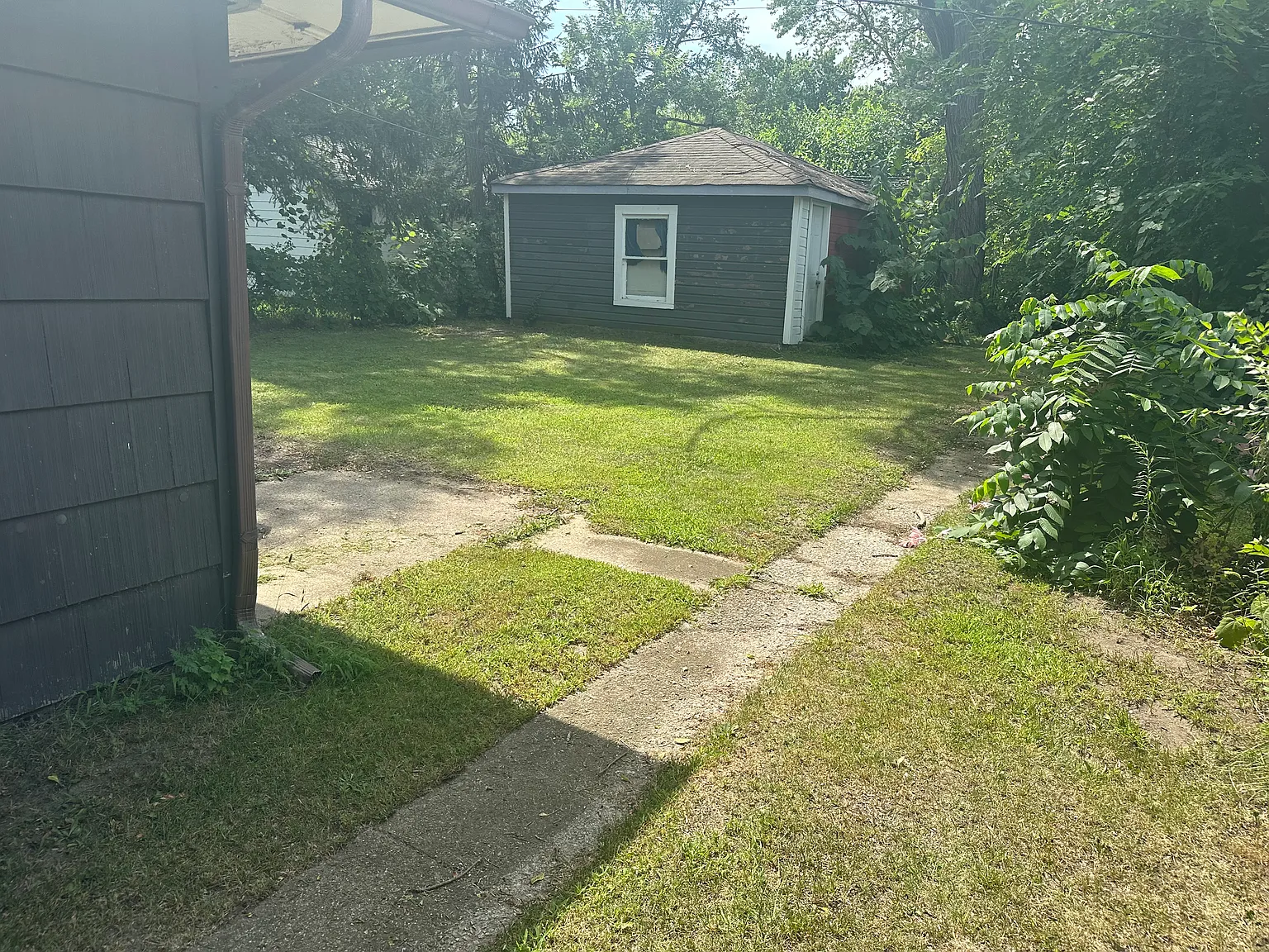 3 bed, 1060 sqft, $2,500 — Photo 4
