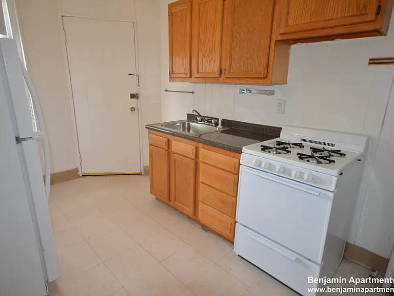 130 Englewood Ave #12 — Photo 4