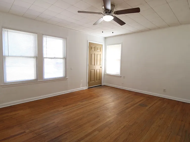 306 Overhill Dr — Photo 4