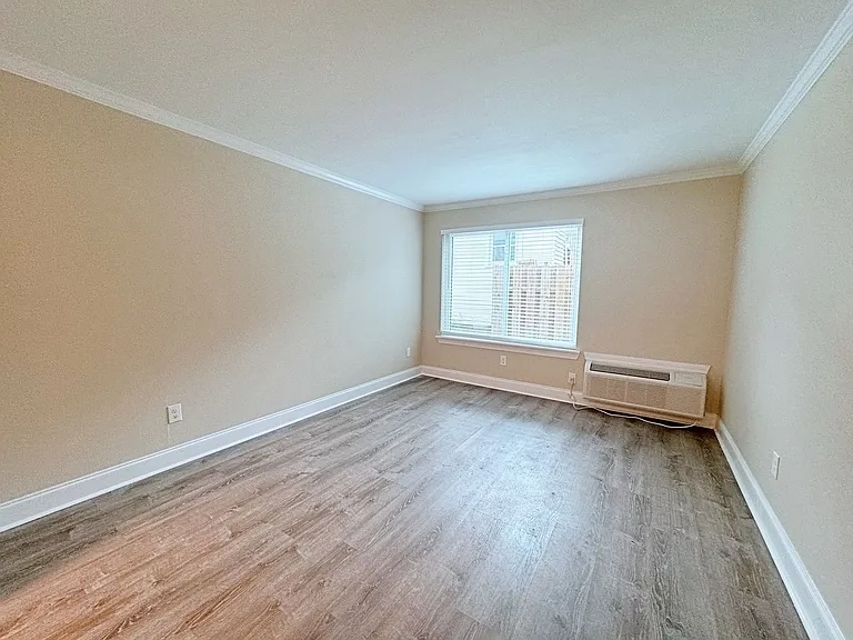 314 West Dr — Photo 2