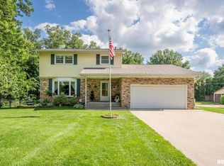 6 Crestview Dr, Coal Valley, IL