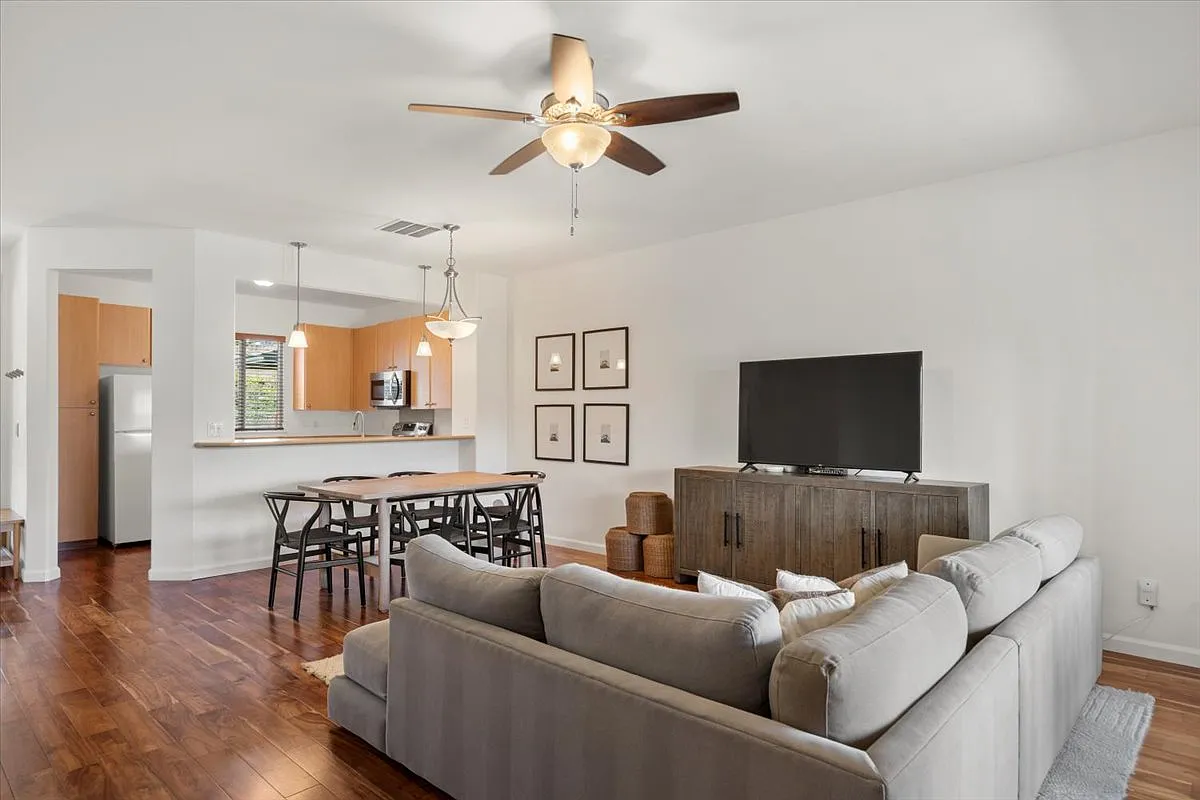 3 bed, 2.5 bath, 1258 sqft, $5,000 — Photo 1