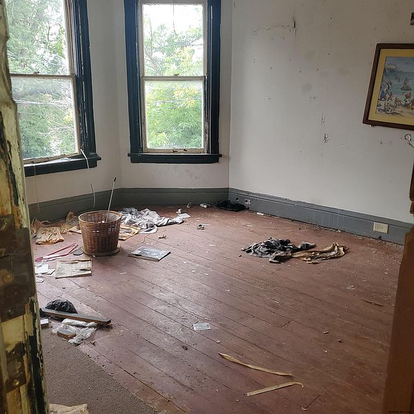 5th image of 633 Lang Street