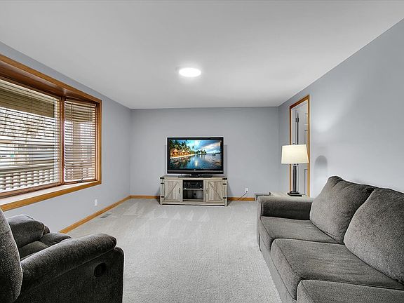 4th image of 6393 Chicago Rd