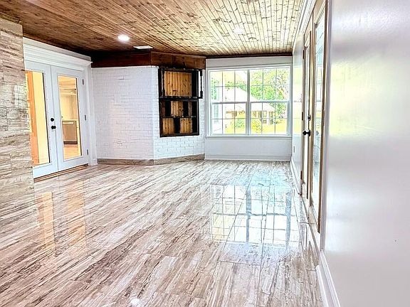 4th image of 2723 Briarwood Cir