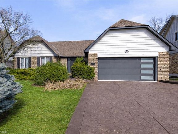 3rd image of 39 Hilts Dr