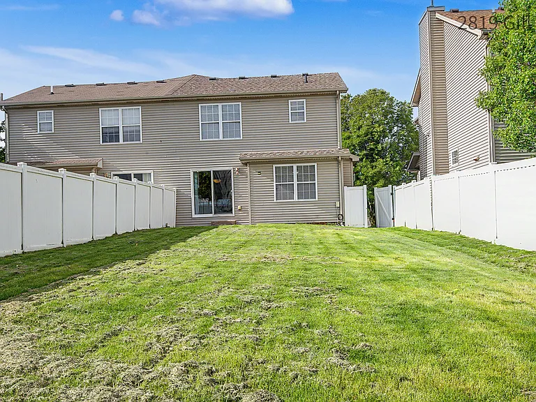 2819 Gill St — Photo 15