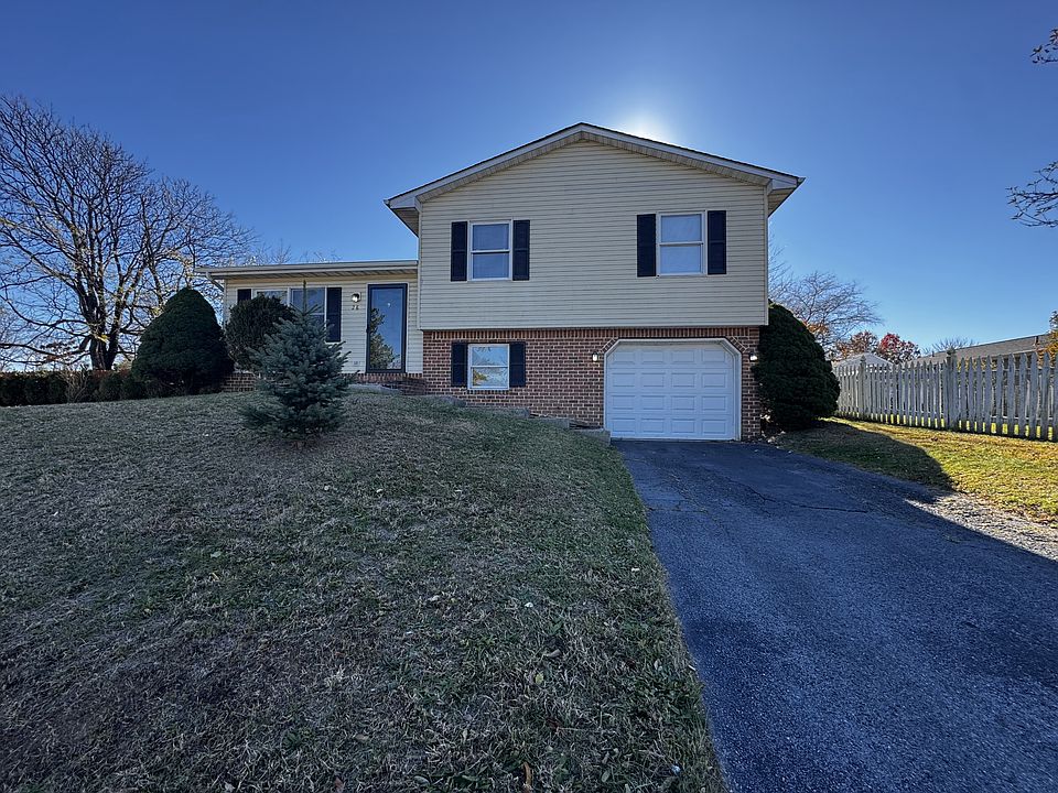 1st image of 28 Hershey Ct