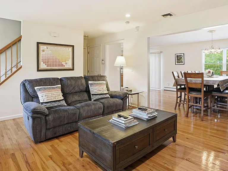 6 W Bay Ave — Photo 10