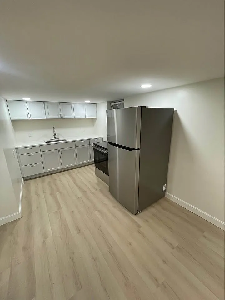 Building Photo - 108 Magill St #1A