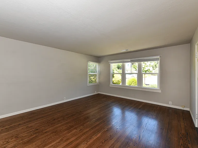 1415 Meek Ave — Photo 7