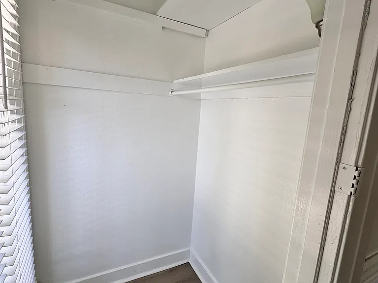 502 N Kenmore Ave #D — Photo 8