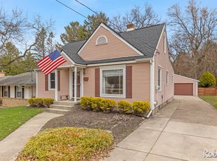 828 Bristol Ave NW, Grand Rapids, MI