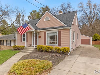 828 Bristol Ave NW, Grand Rapids, MI, 49504