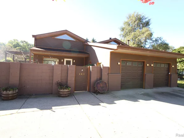 463 Joslyn Rd, Lake Orion, MI 48362