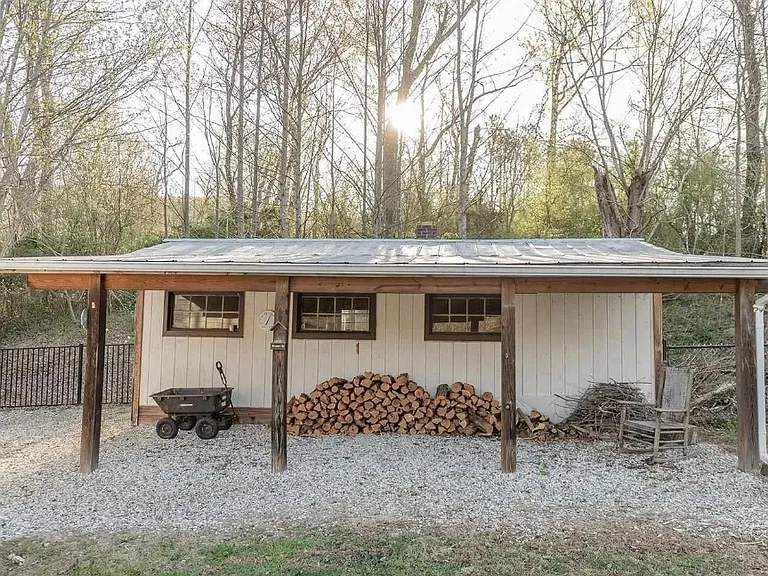 114 Proffit Ln — Photo 4