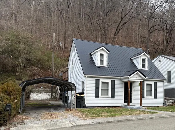 1111 Watkins St, Grundy, VA 24614