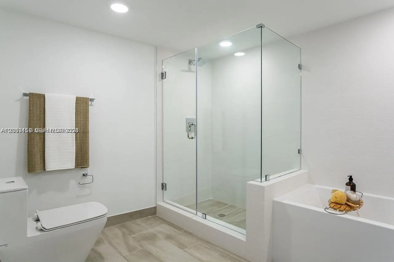 The Ivory Residence Condo — Photo 3
