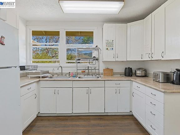 4th image of 179 Los Ranchitos Rd