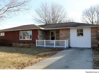 400 Harrison St, Pawnee, IL 62558