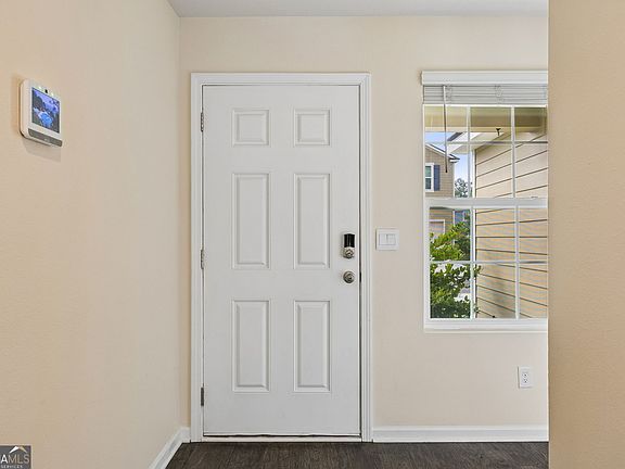 3rd image of 156 Ashwood Cir