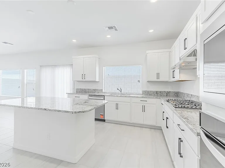 5741 Tioga Way — Photo 9