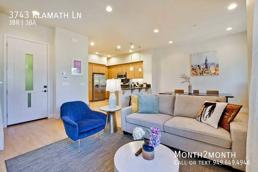 Compact Luxury Townhome on Klamath Ln — Photo 4