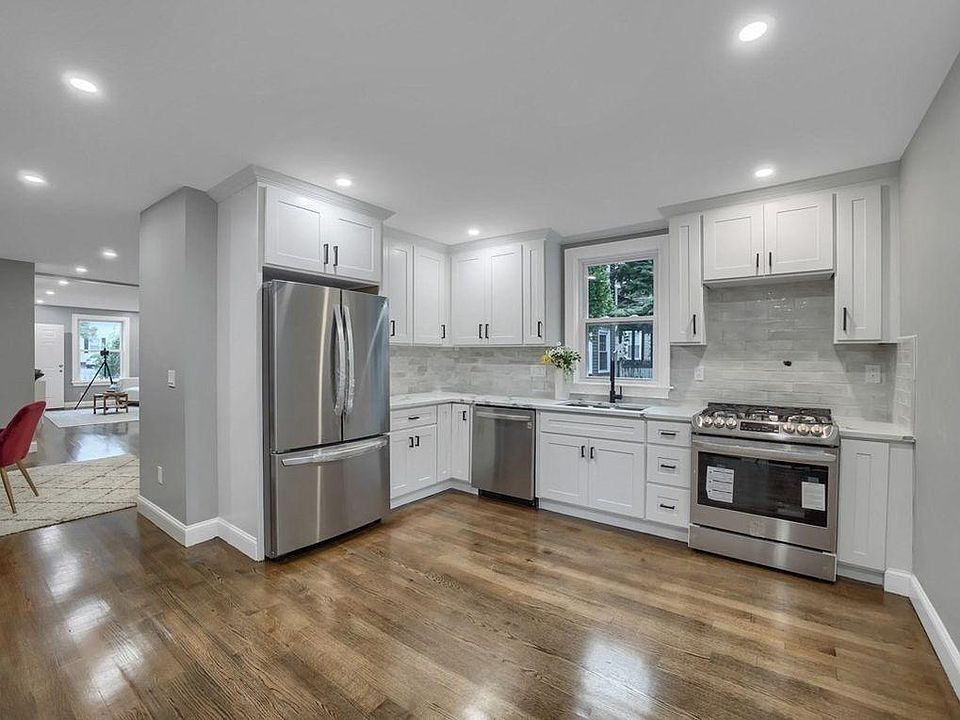 1st image of 24 Essex St #1