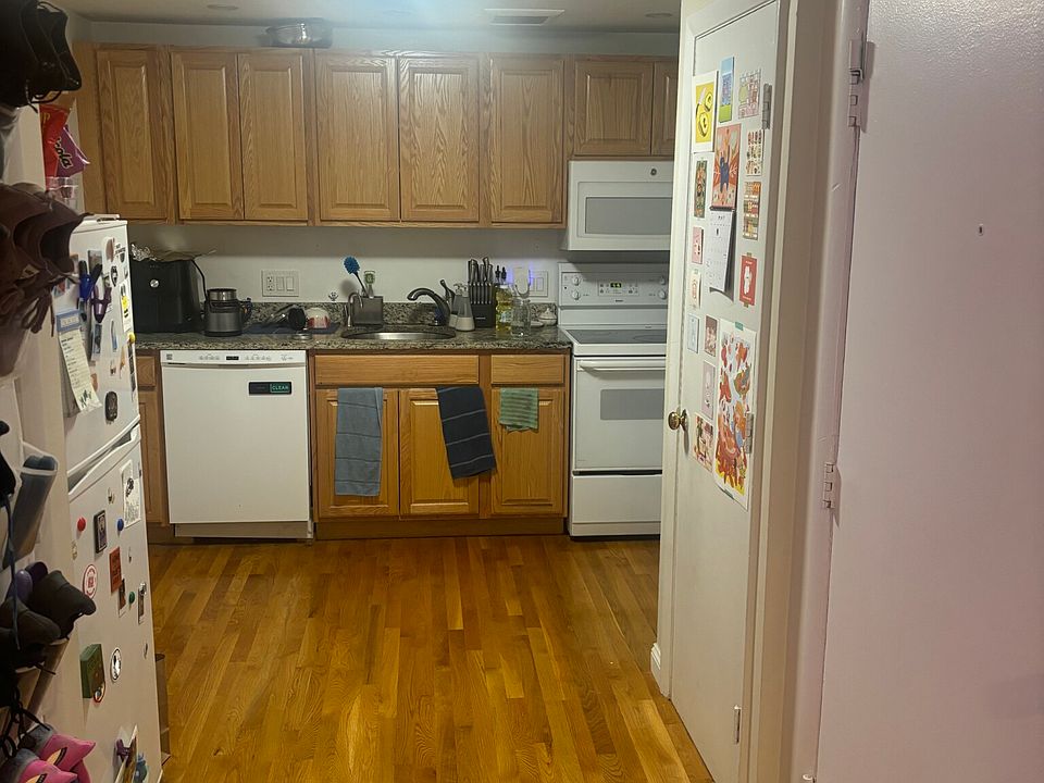 1st image of 15 Euston Rd APT 12A