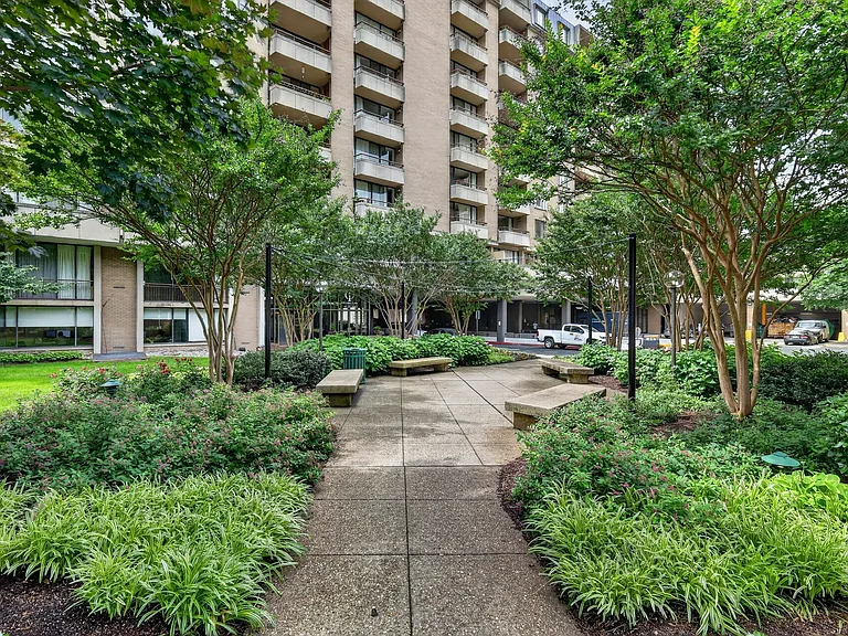 Columbia Plaza — Photo 63