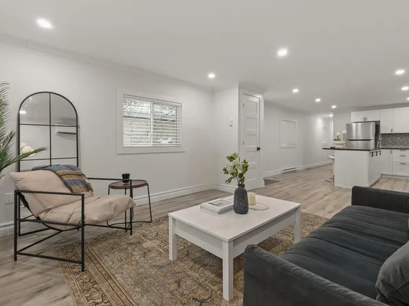 18 Commodore Ave, Middle Sackville, NS B4E 3B2