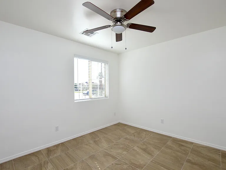 10402 N 9th Ave #A — Photo 9